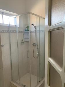 a shower with a glass door in a bathroom at CA FILO in Espargos