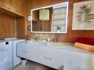 a bathroom with two sinks and a mirror at Charmant dupleix à La Baule, proche de la mer in La Baule +6 photos