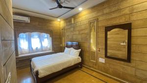 Ένα ή περισσότερα κρεβάτια σε δωμάτιο στο Hotel Golden Pleasant