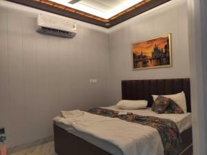 Ένα ή περισσότερα κρεβάτια σε δωμάτιο στο Hotel O HI-WAY Palace