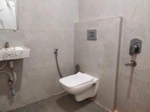 Ένα μπάνιο στο Hotel O 7 Seas +2 φωτογραφίες