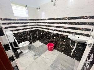 Koupelna v ubytování Hotel O Fakir Guest House