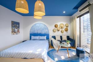 a bedroom with a bed and a table at Love Paradise Hotel Hà Nội in Hanoi