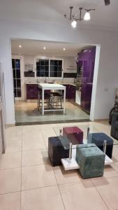 Χώρος καθιστικού στο Lavender Seaviews beautiful apartment in Sand Club SC153