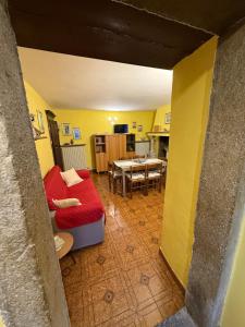 a living room with a red couch and a table at Il Camino in Anzino