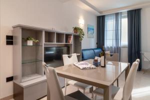 a kitchen and dining room with a table and chairs at Vela Azzurra Holiday Home in Grottammare