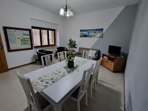 Μια τηλεόραση ή/και κέντρο ψυχαγωγίας στο Il giardino degli Ulivi house +8 φωτογραφίες