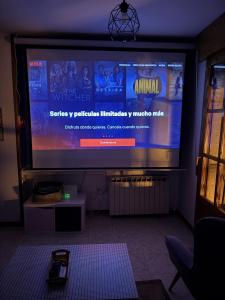 TV a/nebo společenská místnost v ubytování Treparriscos Home l Cine en casa l WIFI l Vistas