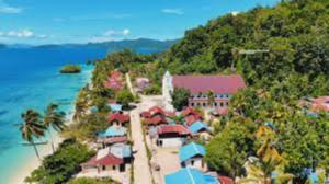 an aerial view of a resort on a beach at "Saporkren Homestay Raja Ampat" in Tapokreng