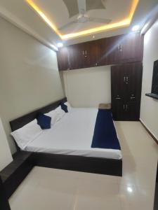 Ένα ή περισσότερα κρεβάτια σε δωμάτιο στο Hotel Mukhiya Palace