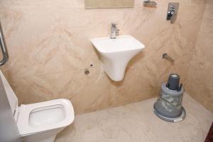 Ένα μπάνιο στο Kiwi International,Hotel,Mumbai