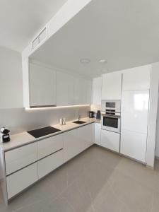 Nhà bếp/bếp nhỏ tại Sunset Sailors luxury apartment Benidorm