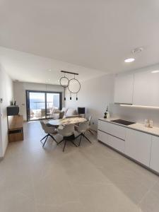 Nhà bếp/bếp nhỏ tại Sunset Sailors luxury apartment Benidorm