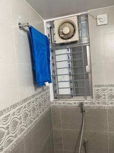 Ένα μπάνιο στο Bosila Mohammadpur 3BR 1800 sq new flat with AC +51 φωτογραφίες