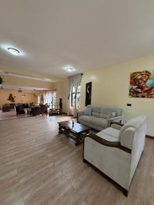 Posezení v ubytování Hillsgate Experience a Luxury Home in Nairobi