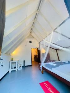 a bedroom with a bed and a table in a room at Stargate Villa in Talalla