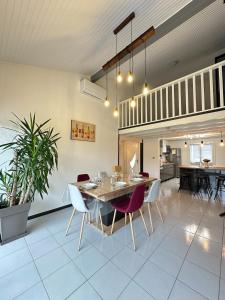 Η κουζίνα ή μικρή κουζίνα στο Qualit-Home - 8 personnes - jardin