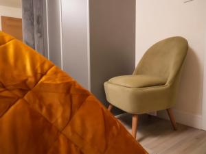 Posezení v ubytování Adeluxe Aura - Entire Ultra Luxury 1-Bedroom Apt with Free WiFi, Netflix and Amazon Prime