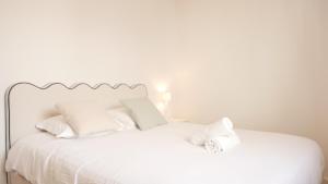 Ένα ή περισσότερα κρεβάτια σε δωμάτιο στο OPARADI 'Le Vert d'Opale' Douceur et sérénité