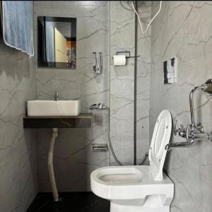 Ένα μπάνιο στο Mount Siniolchu