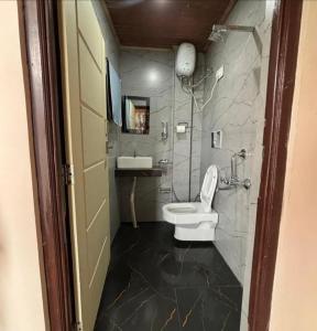 Ένα μπάνιο στο Mount Siniolchu