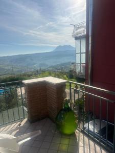 Nespecifikovaný výhled na hory nebo výhled na hory při pohledu z penzionu