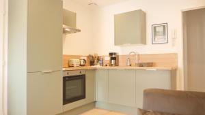 Η κουζίνα ή μικρή κουζίνα στο OPARADI 'Le Vert d'Opale' Douceur et sérénité