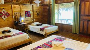 a bedroom with two beds and a window in it at PuLuong Bản in Lũng Tiềm