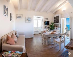 Χώρος καθιστικού στο Baia Foce