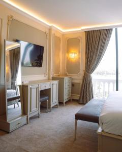 Μια τηλεόραση ή/και κέντρο ψυχαγωγίας στο White Domes Hotel