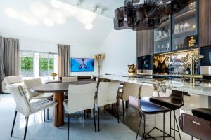 Una televisión o centro de entretenimiento en New Villa Los Olivos