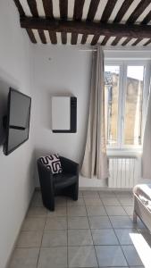 TV a/nebo společenská místnost v ubytování Stéphanie + 18 fotografií