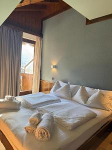 Postel nebo postele na pokoji v ubytování Aria Life Hotel Pinzolo