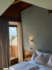 Postel nebo postele na pokoji v ubytování Aria Life Hotel Pinzolo