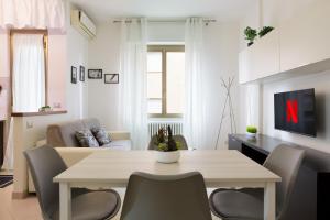 Μια τηλεόραση ή/και κέντρο ψυχαγωγίας στο Bilocale moderno a Bollate vicino a Fieramilano e Milano Ice Park