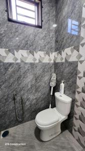 Ένα μπάνιο στο D'PineA Field Homestay