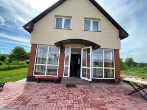 Το κτήριο όπου στεγάζεται  η παραθεριστική κατοικία +1 φωτογραφίες