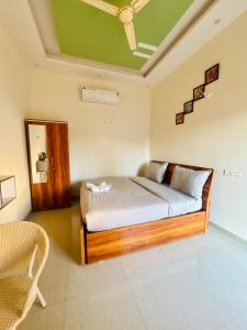 Postel nebo postele na pokoji v ubytování Limeport Resort