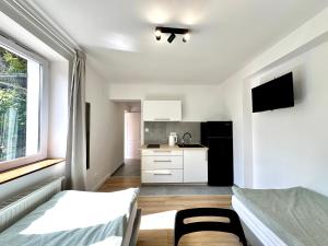 a bedroom with two beds and a kitchen at leszczynki parter III in Gdynia