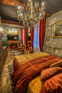 a bedroom with a large bed and a chandelier at Esmeralda centre historique in Aix-en-Provence