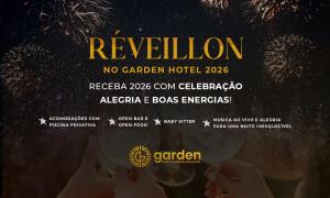 een flyer voor een concert met vuurwerk op de achtergrond bij Garden Hotel in Campina Grande