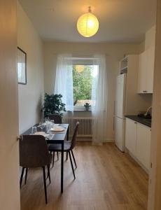 Η κουζίνα ή μικρή κουζίνα στο Södra innerstadens pärla +6 φωτογραφίες