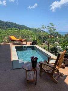 Bazén v ubytování Boho-Luxe Pool Villa with Simply Amazing Views nebo v jeho okolí