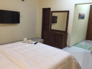 En eller flere senge i et værelse på Philanka Suites Bentota