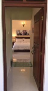 En eller flere senge i et værelse på Philanka Suites Bentota