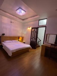 Ένα ή περισσότερα κρεβάτια σε δωμάτιο στο 5 Bedrooms Center Old Quarter