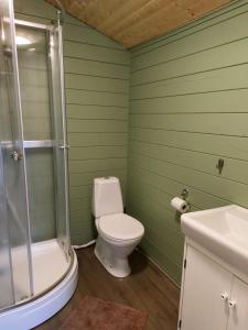 Ένα μπάνιο στο Bakkakot 3 Cozy Cabin In The Woods +26 φωτογραφίες