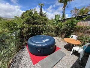 a large blue barrel sitting on a red blanket next to a table at Studio 24h24 & 7j7 in Petite Île +2 photos