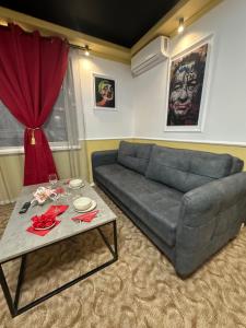 a living room with a couch and a table at Courtyard Central Premium Apartment in Craiova