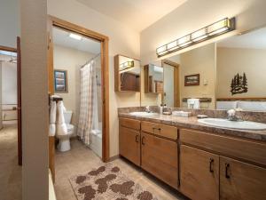 a bathroom with two sinks and a toilet at RMR: Primrose 1711 Condo in The AspensWilsonWY in Wilson